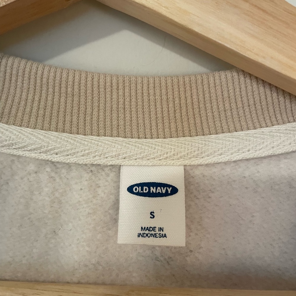 Old Navy Muted Cream Camo Sweatshirt NWOT - Picture 3 of 5